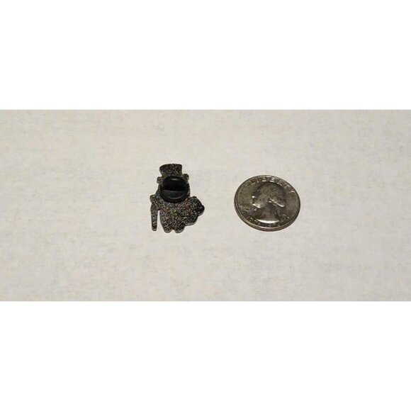 Pokemon Gentlemen Charmander Enamel Pin - Sophisticated Collectible - Picture 4 of 4